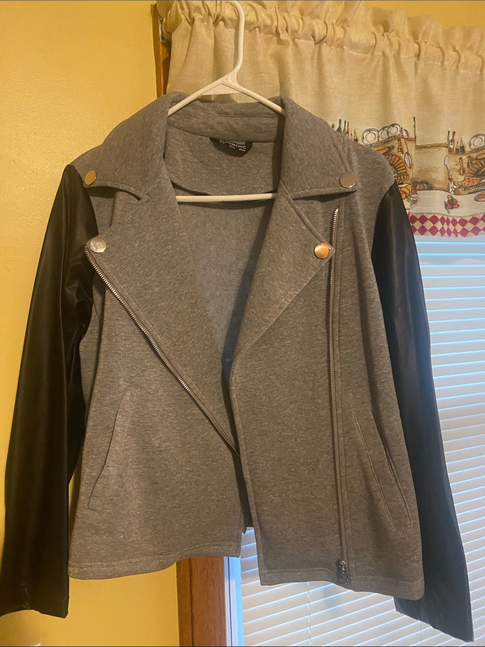 BloomChic Gray Jacket with Black Sleeves